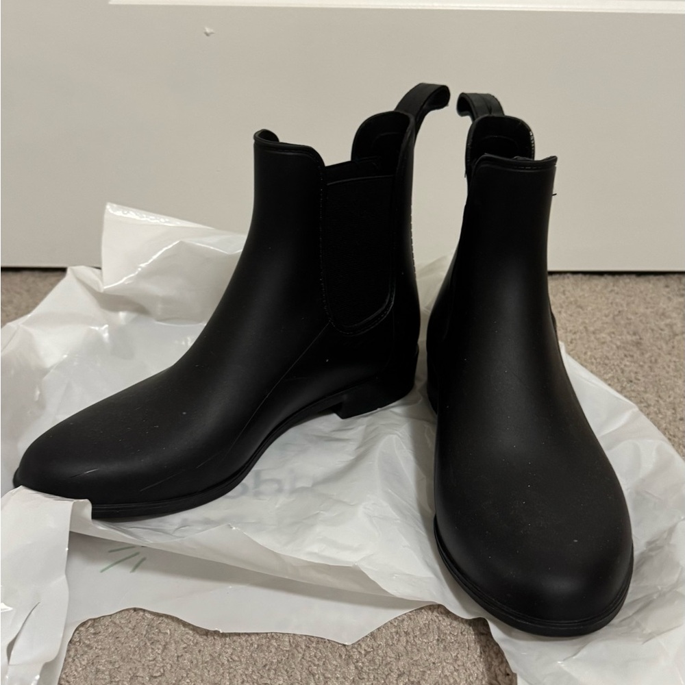 Capelli New York Ladies Matte solid Chelsea rain boot